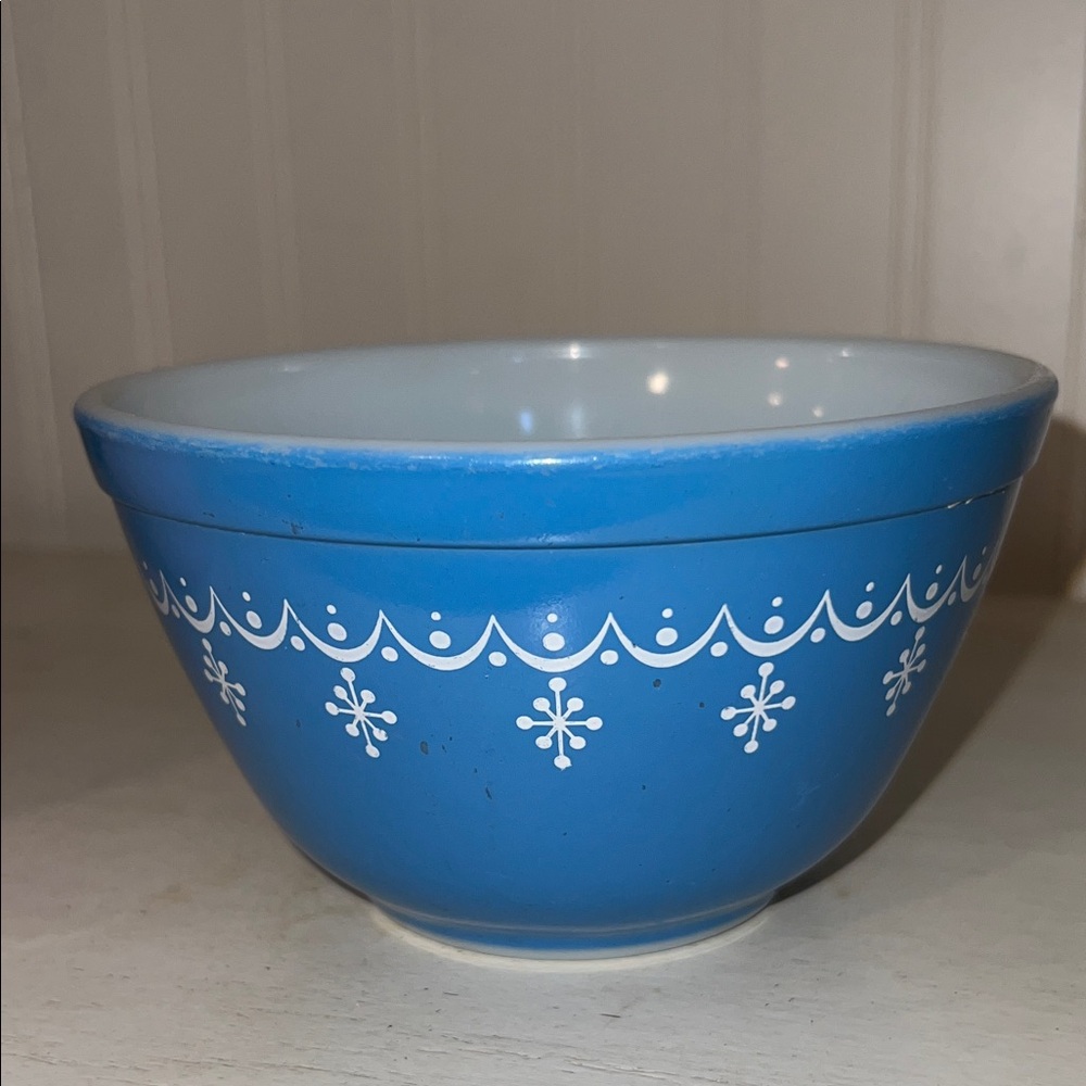Vintage Pyrex Snowflake Blue Garland #401 Mixing bowl 1.5